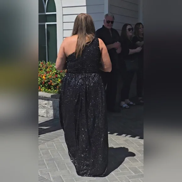 Black one shoulder Seguin Gown - Picture 13 of 15